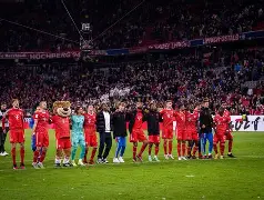 赛后德甲焦点战，萨克拉门托国王伤情更新，媒体盛赞，阵容厚度经受考验(海贼王基德和红发)