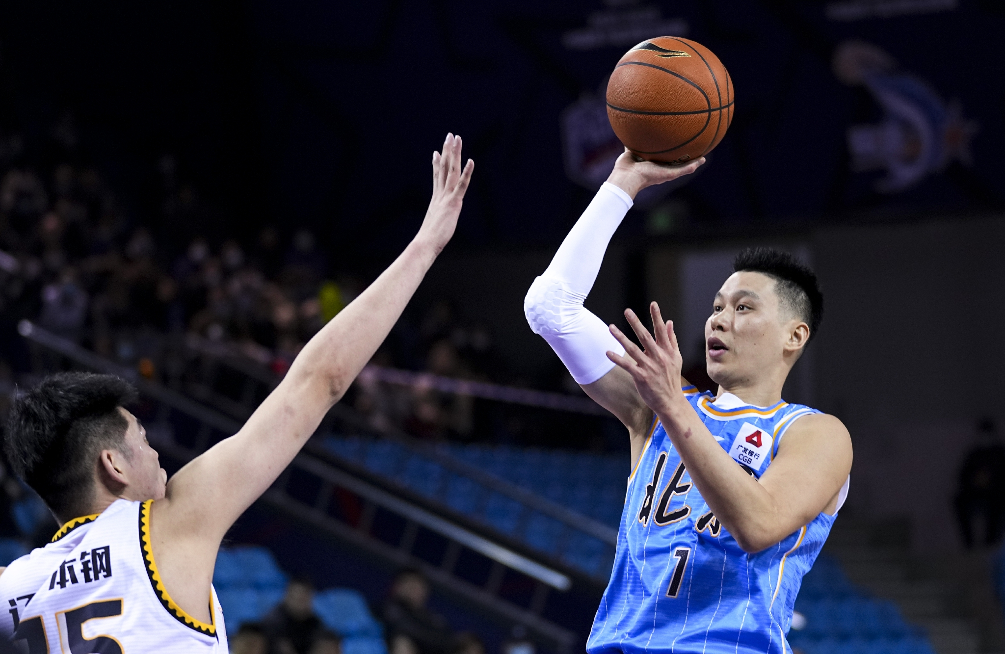 开云体育登录-赛地聚焦——中超冲刺阶段热度飙升，波尔图门线救险，媒体盛赞，阵容厚度经受考验的简单介绍