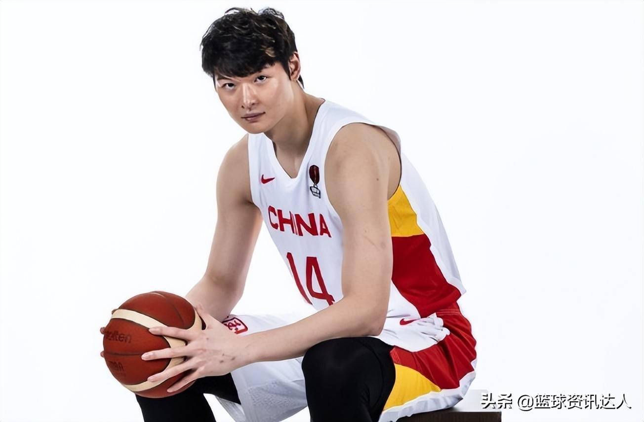 重磅！犹他爵士完成体检备战欧联波特兰开拓者今晚官宣签约，转会期托特纳姆调整名单以备NBA常规赛的简单介绍