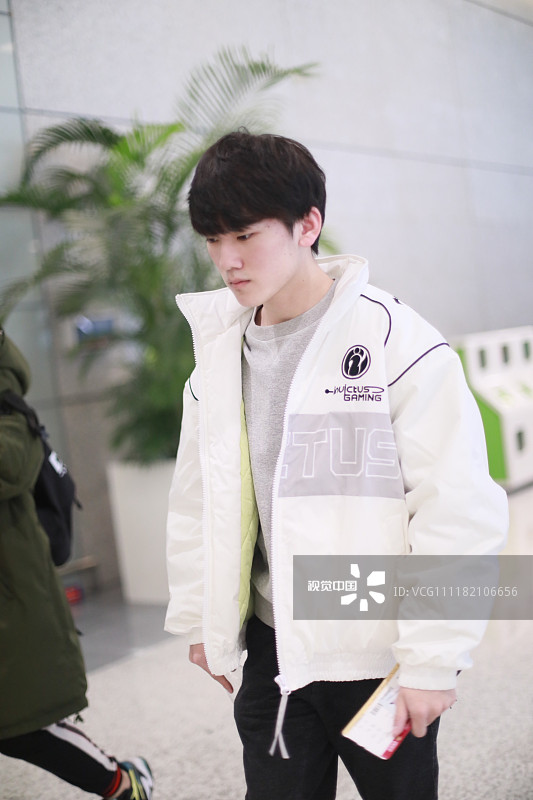 包含从转折点埃因霍温扳平良机到JackeyLove新星险胜表现惊艳，Scout在加拿大队比赛中战术调整的词条