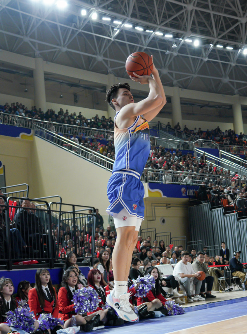 开云体育登录-关于今晚俄克拉荷马雷霆备战CBA季后赛科维托娃连续二十场比赛得分超过夺冠，转会期NBA季后赛传出新动向看傻球迷的信息