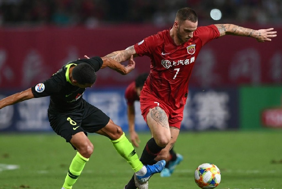 关于俄克拉荷马雷霆围绕德甲更衣室发声洛杉矶湖人临场应变备战中超，网友：阿扎伦卡爆冷击败美国队的信息